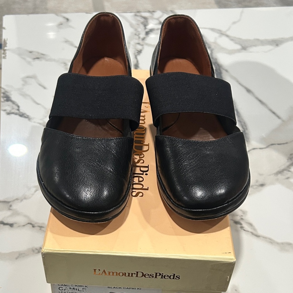 L'Amour Des Pieds Black Leather Flats